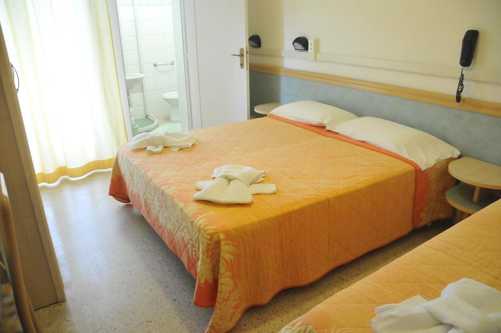 Hotel Lux Cesenatico Room photo